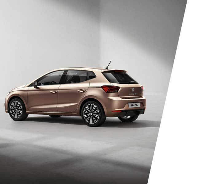 Nuevo SEAT Ibiza color Magenta Místico visto de perfil 