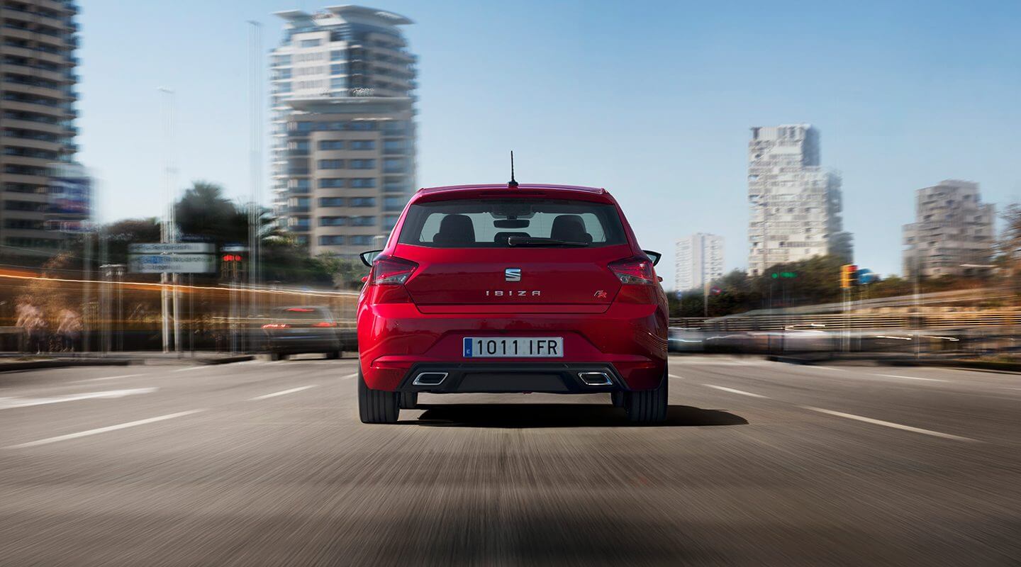El nuevo SEAT Ibiza color rojo deseo visto por atrás 